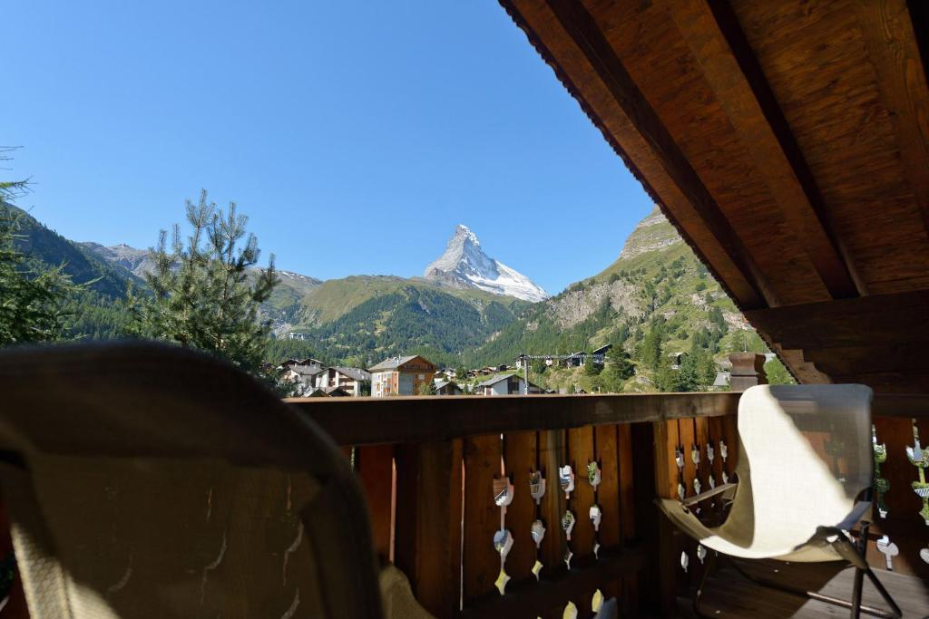 체르마트 Chalet Kisseye With Heated Pool And Matterhorn Views 아파트 객실 사진